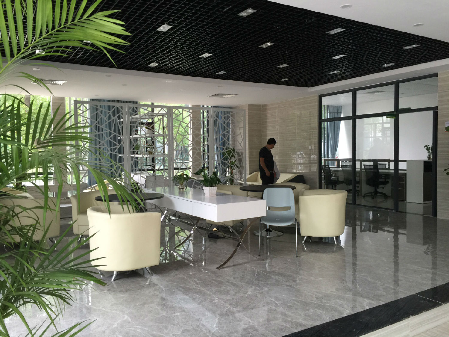 瑞得福国际学校家具办公家具配套工程案例