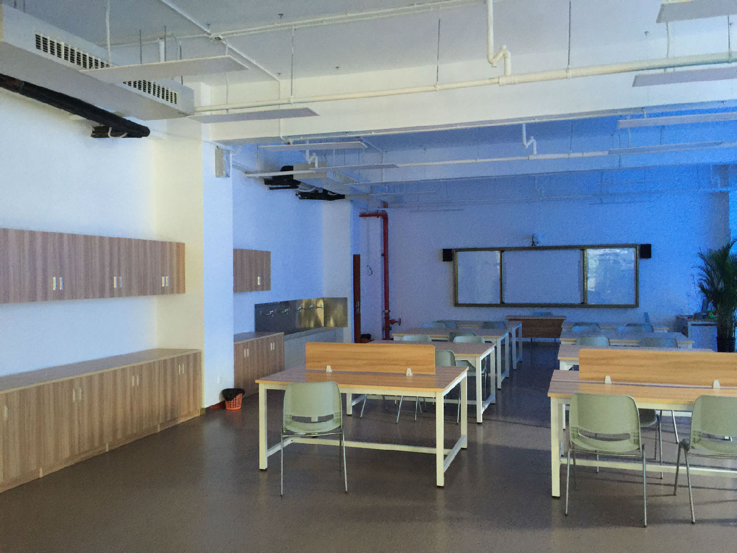 瑞得福国际学校家具办公家具配套工程案例